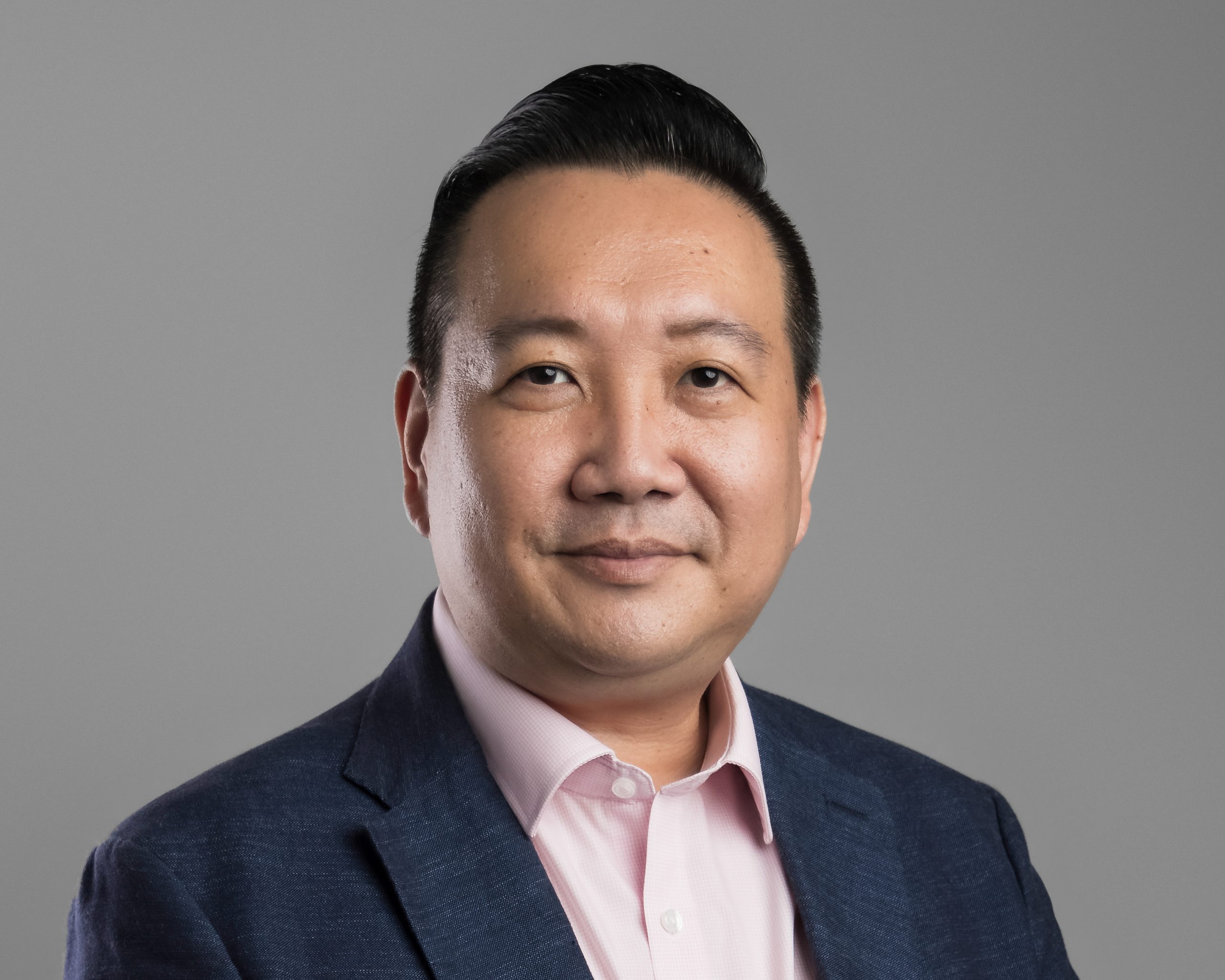 alex low headshot 2